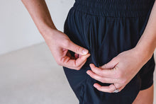 Load image into Gallery viewer, Black Beacher